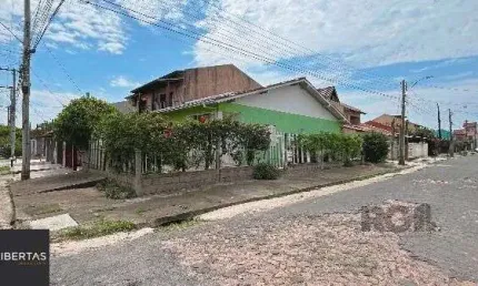 Casa em Porto Alegre, no bairro Hípica, com 2 dormitório(s), e 2 banheiros, à venda.