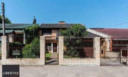 Sobrado em Porto Alegre, no bairro Camaquã, com 3 dormitório(s), e 3 banheiros, à venda.