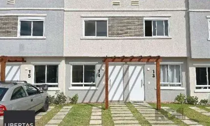 Casa em Porto Alegre, no bairro Vila Nova, com 2 dormitório(s), e 2 banheiros, à venda.