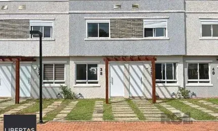 Casa em Porto Alegre, no bairro Vila Nova, com 2 dormitório(s), e 2 banheiros, à venda.