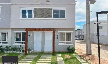 Casa em Porto Alegre, no bairro Vila Nova, com 2 dormitório(s), e 2 banheiros, à venda.