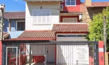 Casa em Porto Alegre, no bairro Hípica, com 3 dormitório(s), e 3 banheiros, à venda.