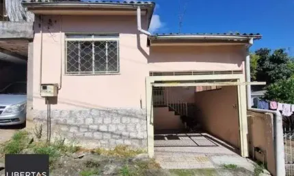 Casa em Porto Alegre, no bairro Vila Nova, com 2 dormitório(s), e 2 banheiros, à venda.