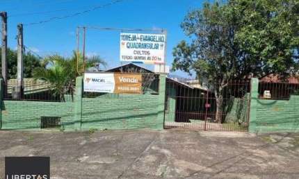 Casa em Porto Alegre, no bairro Vila Nova, com 1 dormitório(s), e 1 banheiros, à venda.