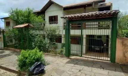 Casa em Porto Alegre, no bairro Nonoai, com 6 dormitório(s), e 6 banheiros, à venda.