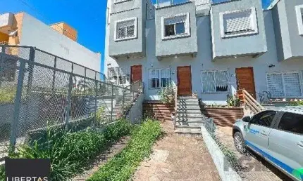 Casa em porto alegre, no bairro guarujá, com 3 dormitório(s), e 3 banheiros, à venda.