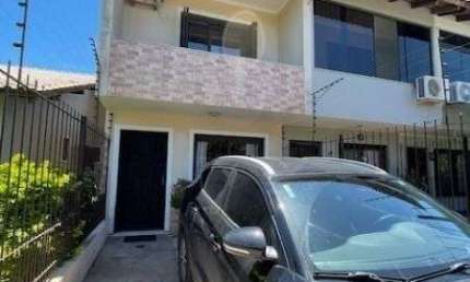 Casa em Porto Alegre, no bairro Hípica, com 3 dormitório(s), e 3 banheiros, à venda.