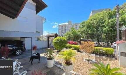 Casa com 4 quartos à venda na Rua Afonso Arinos, 625, Camaquã, Porto Alegre