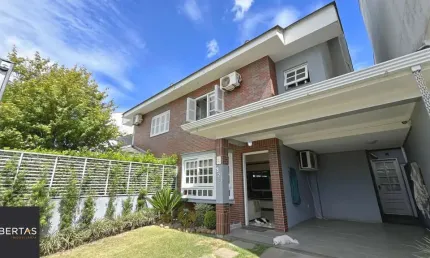 Casa com 3 quartos à venda na Rua Ivo Walter Kern, 320, Hípica, Porto Alegre