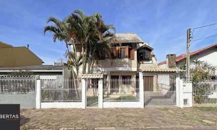 Casa com 4 quartos à venda na Avenida Guarujá, 115, Guarujá, Porto Alegre