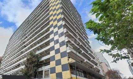 Ótimo box de garagem no Centro Histórico próximo a rua Caldas Junior.