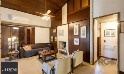Casa com 3 quartos à venda na Rua Cariri, 201, Vila Assunção, Porto Alegre