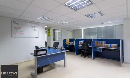 Andar inteiro mobiliado com 215 m² para até 60 pessoas