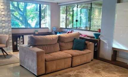 Apartamento com 4 dormitórios e 3 vagas de garagem no Bairro Petrópolis