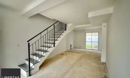 Excelente casa a venda em condomínio fechado no bairro Vila Nova.