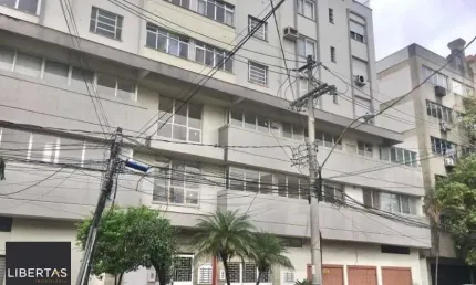 Ótima sala, com 02 vagas, prédio com elevador, no Passo da Areia