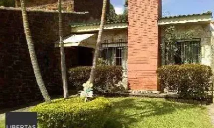Casa para Venda - 168m², 4 dormitórios, sendo 2 suites, 3 vagas - Guarujá