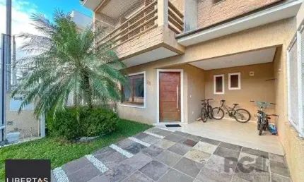 Casa em Porto Alegre, no bairro Hípica, com 3 dormitório(s), e 3 banheiros, à venda.