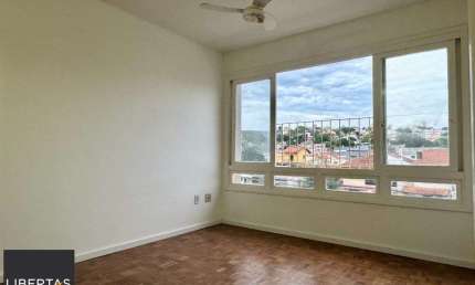 Apartamento com 2 dormitórios, dependência e 1 vaga no Bairro Menino Deus