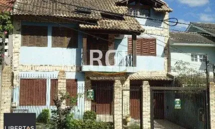 Casa à Venda – 320m², 3 Dormitórios (1 Suíte), 5 Vagas – Partenon