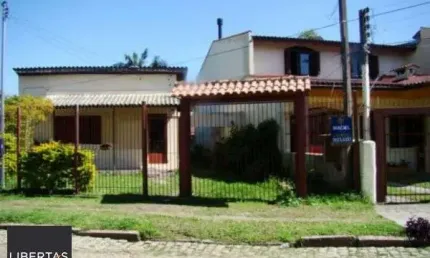 Casa para Venda - 80m², 2 dormitórios, 1 vaga - Guarujá