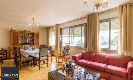 Apartamento á Venda - 140m², 3 dormitórios, sendo 1 suites, 2 vagas - São João