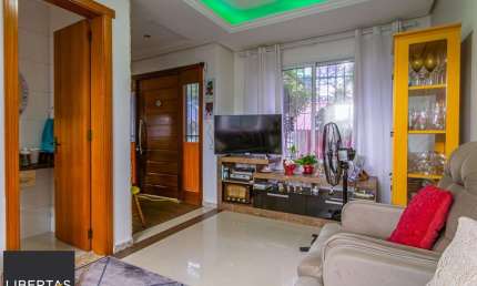 Casa 3 dormitórios com duas suítes bairro Jardim Floresta - Lindoia