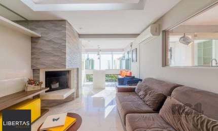 Vende-se excelente apartamento 2 quartos c/ 2 suítes, 2 vagas, living com lareira, sacada e churrasqueira - 98m² - Auxiliadora