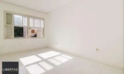 Vende-se apartamento semi-mobiliado de 2 quartos - Menino Deus