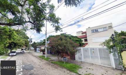 Casa com 4 quartos (02 suítes), 02 vagas cobertas no Bairro Ipanema
