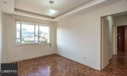 Apartamento no Petrópolis de 2 dormitórios dependência e vaga desocupado