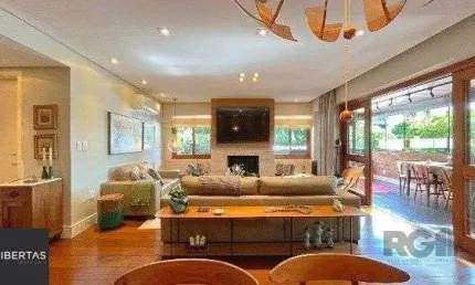 Apartamento de 200m², 4 quartos, 1 suíte e 4 vagas – Moinhos de Vento