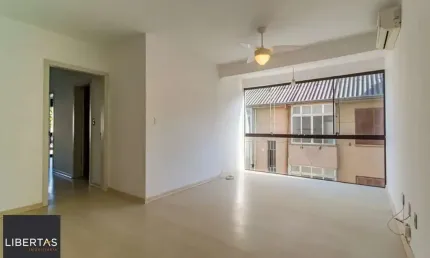 Apartamento com 3 dormitórios e 1 vaga de garagem no bairro Azenha.