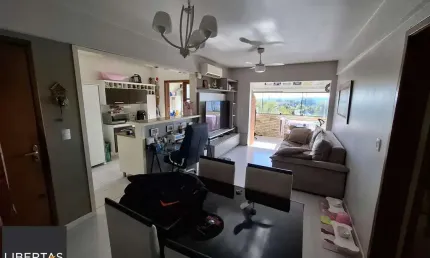 Apartamento amplo de 1 dormitório, 1 vaga, churrasqueira e área de serviço separada.