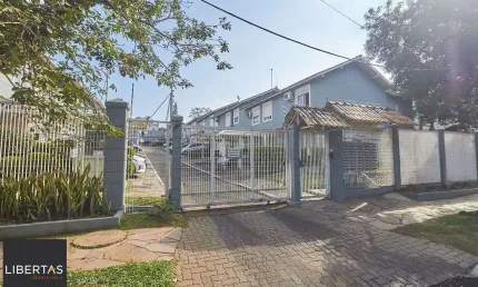 Casa sobrado em condomínio fechado no Alto Petrópolis de 2 dormitórios e vaga