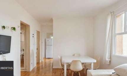 Vende-se apartamento semi-mobiliado com 2 quartos e 41m² - Menino Deus