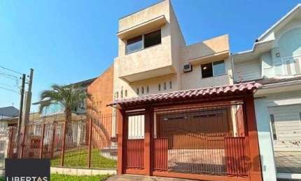 Casa em Porto Alegre, no bairro Nonoai, com 4 dormitório(s), à venda.