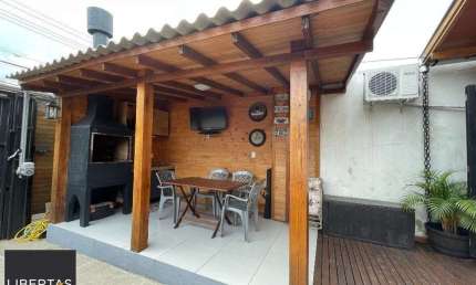 Duas casas no mesmo terreno, 3 vagas para carro, no bairro Sarandi, em Porto Alegre, RS