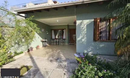 Casa com 3 quartos à venda na Rua Heitor Kramer, 321, Guarujá, Porto Alegre