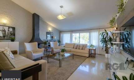 CASA TÉRREA REFORMADA, 3 QUARTOS, SUITE, PÁTIO - BAIRRO CRISTAL