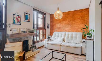Casa em condomínio 3 dormitórios e sótão bairro Cristal