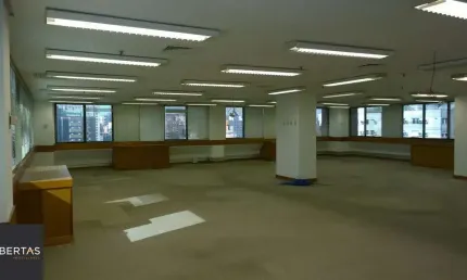 Sala Comercial desocupada para locação na rua Campos Sales, no bairro Boa Vista, em Porto Alegre,