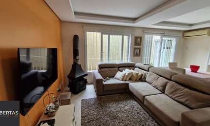Casa com 3 quartos à venda na Rua Kiev, 16, Passo da Areia, Porto Alegre