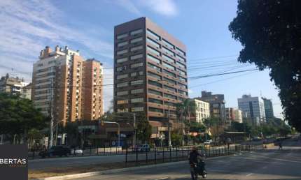 Sala Comercial desocupada para locação na rua Campos Sales, no bairro Boa Vista, em Porto Alegre,