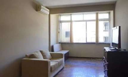 Apartamento de dois quartos e uma vaga de garagem no bairro Auxiliadora em POA