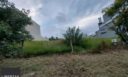 Terreno em Porto Alegre, no bairro Guarujá, à venda.