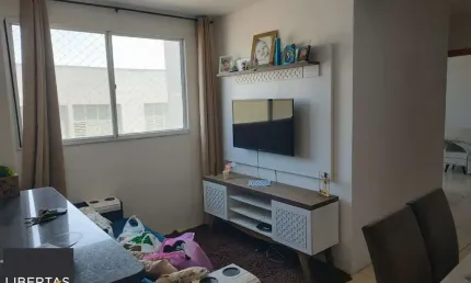 Apartamento 02 dormitórios com vaga, no bairro Humaitá.
