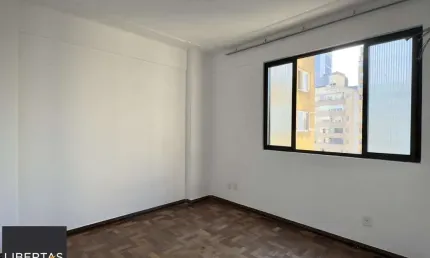 Apartamento 2 dormitórios totalmente reformado no centro histórico