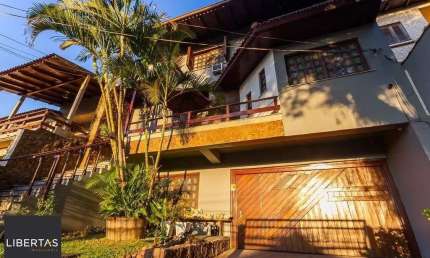 Casa espaçosa com 6 dormitórios e vista incrível no Cristo Redentor