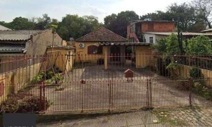 Excelente imóvel com terreno amplo à venda no Jardim Itu – Porto Alegre